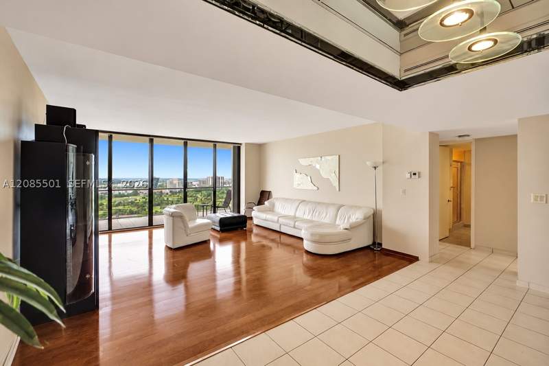 2 bedroom Condominium at 19500 Turnberry Way 23C, Marina Tower Condo, Aventura — photo 5