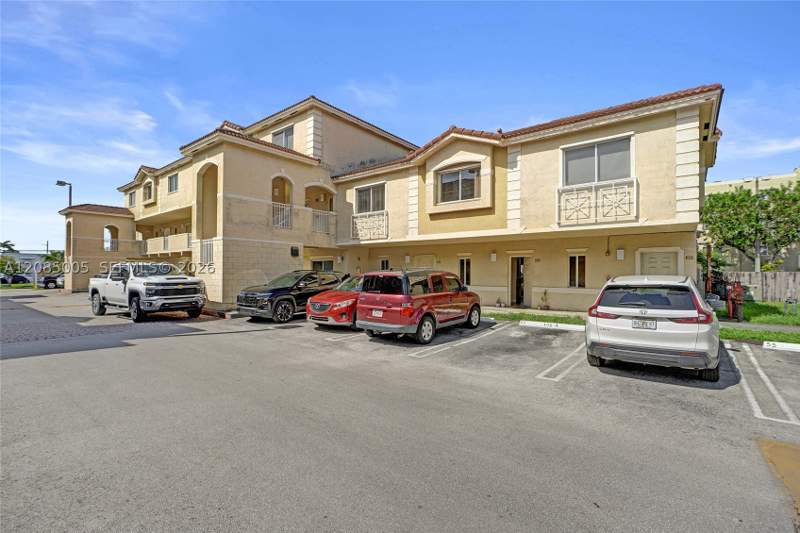 2 bedroom Townhouse at 7985 NW 8th St 104A, Park Place At Midway Cond, Miami — photo 2