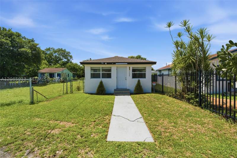 3 bedroom SingleFamilyResidence at 7026 NW 21st Ave, Para Villa Heights, Miami — photo 2