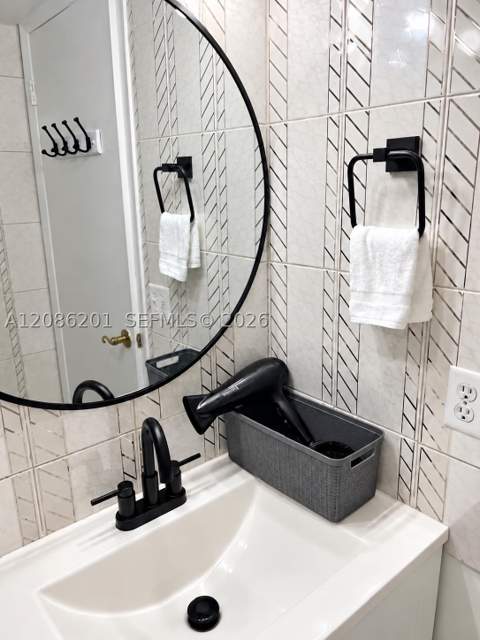 250 181st Dr 413, Sunny Isles Beach FL - photo 11 of 18