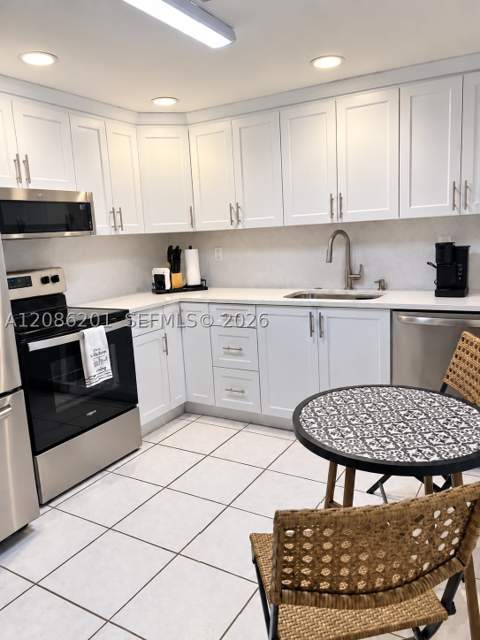 250 181st Dr 413, Sunny Isles Beach FL - photo 7 of 18