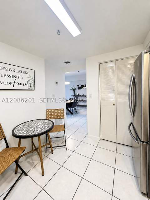 250 181st Dr 413, Sunny Isles Beach FL - photo 8 of 18