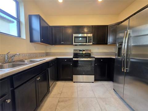 175 SE 34th Ave, Homestead FL - photo 8 of 25