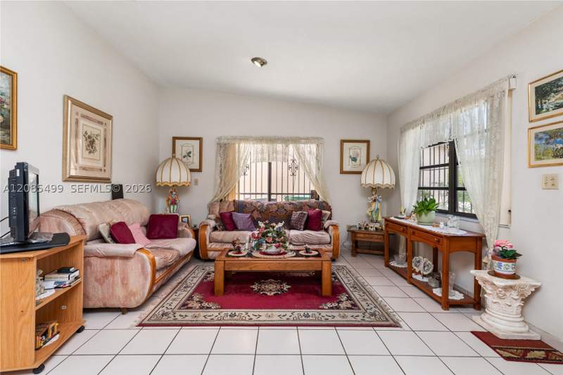 3 bedroom SingleFamilyResidence at 13828 SW 22nd Ter, Coral West Heights, Miami — photo 3