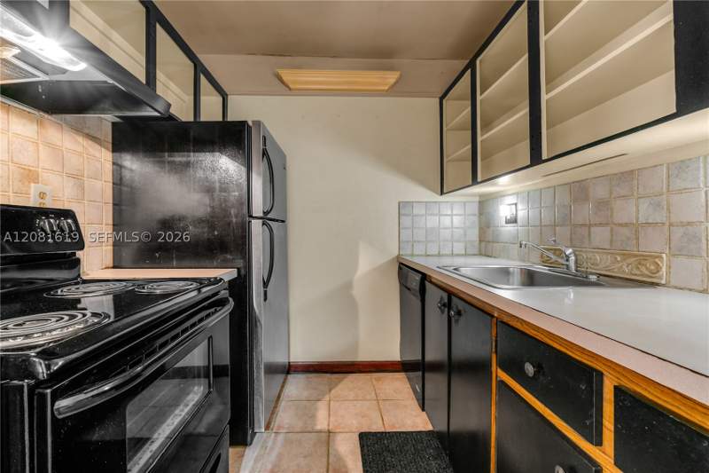 1 bedroom Condominium at 7110 Fairway Dr L12, Cypress Village Condo, Miami Lakes — photo 5