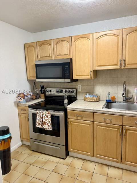 8095 NW 8th St 402, Miami FL - photo 11 of 16