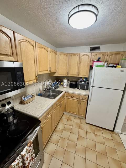 8095 NW 8th St 402, Miami FL - photo 12 of 16