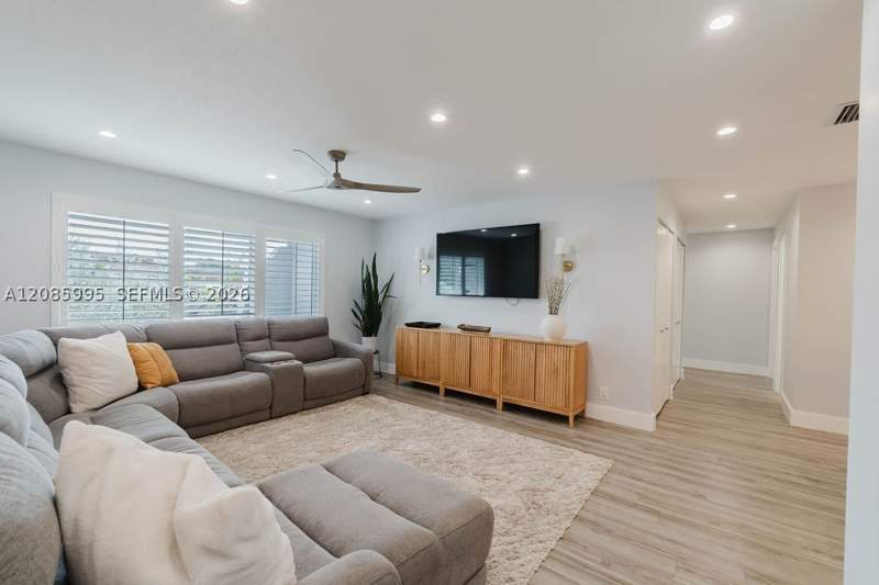 4 bedroom SingleFamilyResidence at 1732 SW 103rd Pl, 3rd Addn To Westbrooke Su, Miami — photo 3