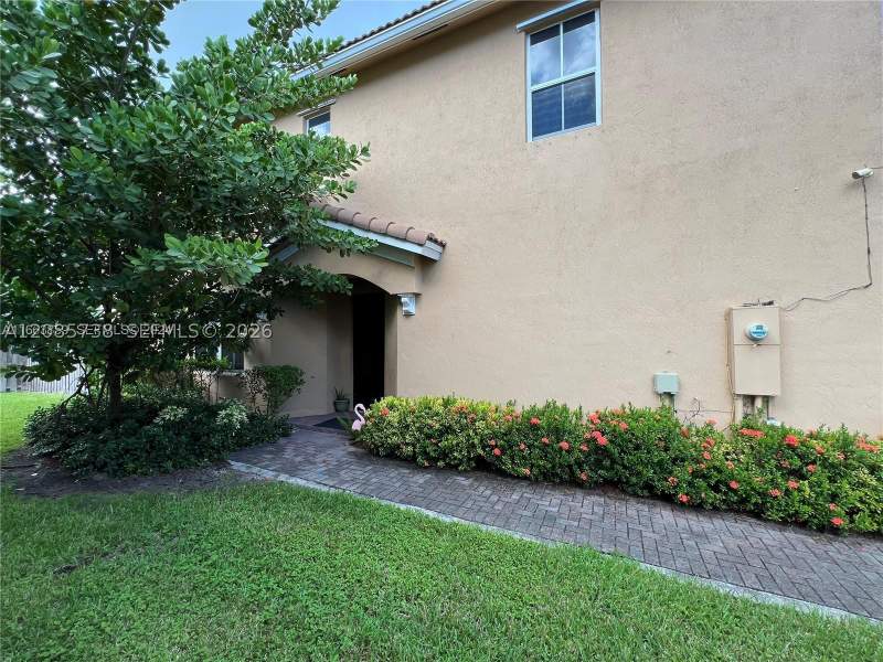 4 bedroom Townhouse at 1444 SE 24th Ter, Keys Garden, Homestead — photo 2