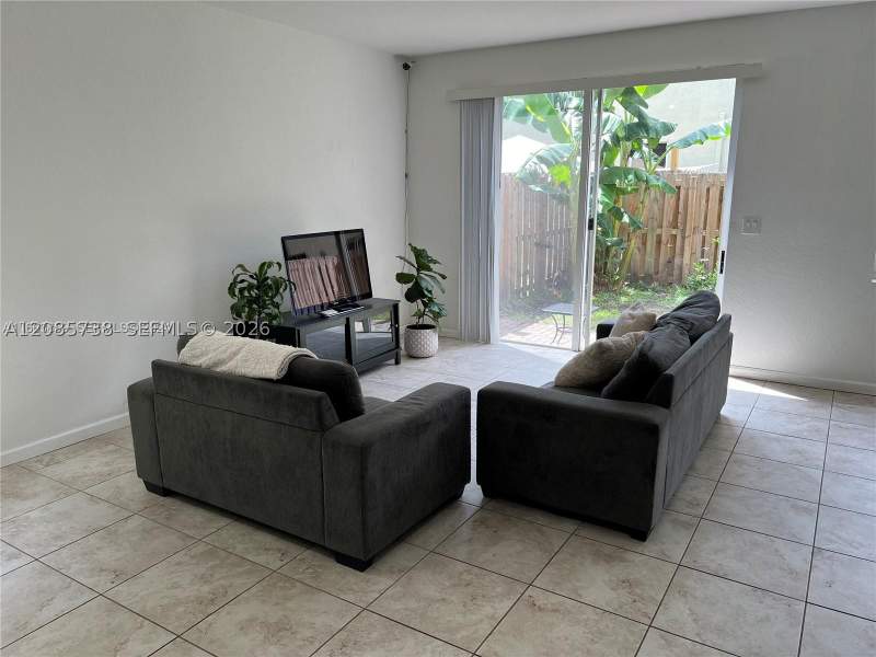 4 bedroom Townhouse at 1444 SE 24th Ter, Keys Garden, Homestead — photo 3