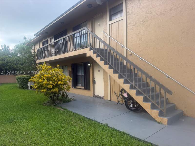 2 bedroom Condominium at 6730 W 26th Ct 11-15, Lago Grande One Condo, Hialeah — photo 2