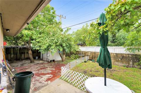 9460 NW 35th Ct, Miami FL - photo 11 of 48