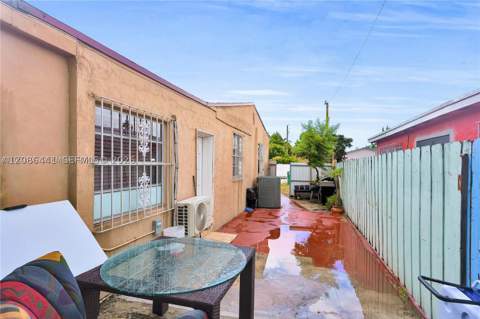 9460 NW 35th Ct, Miami FL - photo 13 of 48