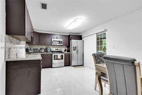 9460 NW 35th Ct, Miami FL - photo 22 of 48