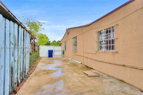 9460 NW 35th Ct, Miami FL - photo 8 of 48
