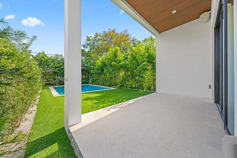 4 bedroom Townhouse at 3322 SW 23 St, Amnd Miami Suburban Acres, Miami — photo 3