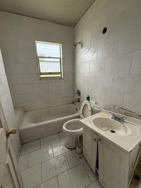 1628 NW 154th Street, Miami Gardens FL - photo 12 of 16