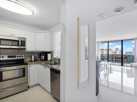 3675 N Country Club Dr 1607, Aventura FL - photo 6 of 16