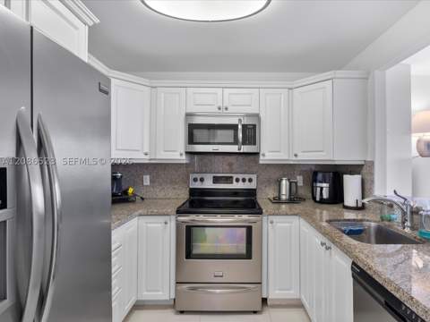 3675 N Country Club Dr 1607, Aventura FL - photo 7 of 16