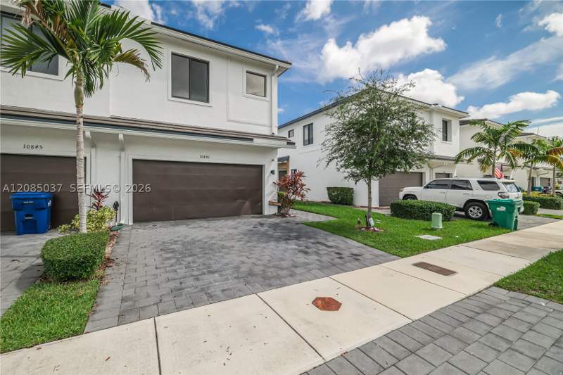3 bedroom Townhouse at 10841 SW 233rd St, Mc Residential, Homestead — photo 2