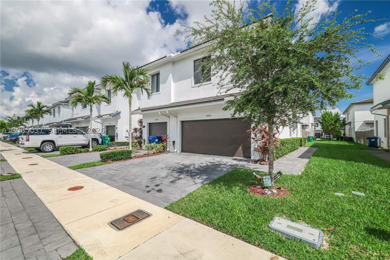 3 bedroom Townhouse at 10841 SW 233rd St, Mc Residential, Homestead — photo 3
