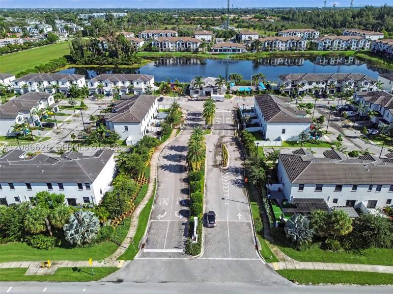 3 bedroom Townhouse at 20374 NW 4th Path, Vista Lago, Miami Gardens — photo 4