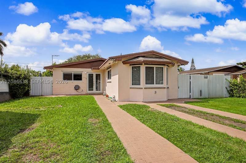 3 bedroom SingleFamilyResidence at 17330 SW 302nd St, Kings Court, Homestead — photo 3