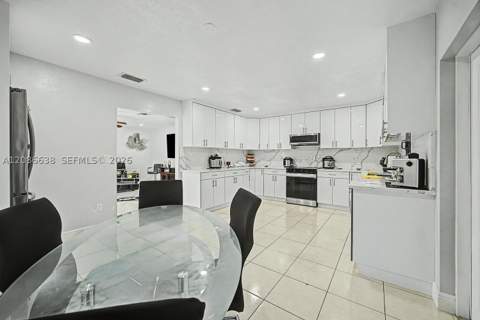 17330 SW 302nd St, Homestead FL - photo 9 of 30
