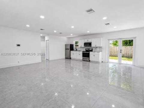 950 NE 164th St, North Miami Beach FL - photo 10 of 26