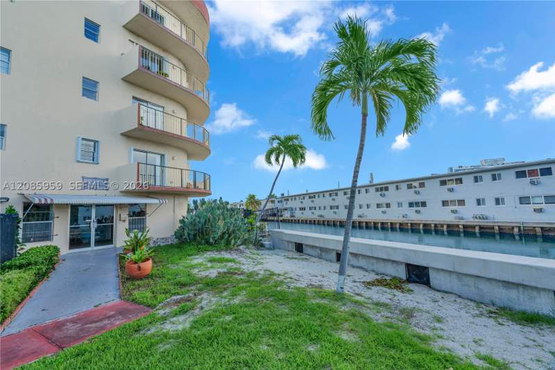 1 bedroom Condominium at 7150 Indian Creek Dr 505, Boni Vista Two Condo, Miami Beach — photo 2