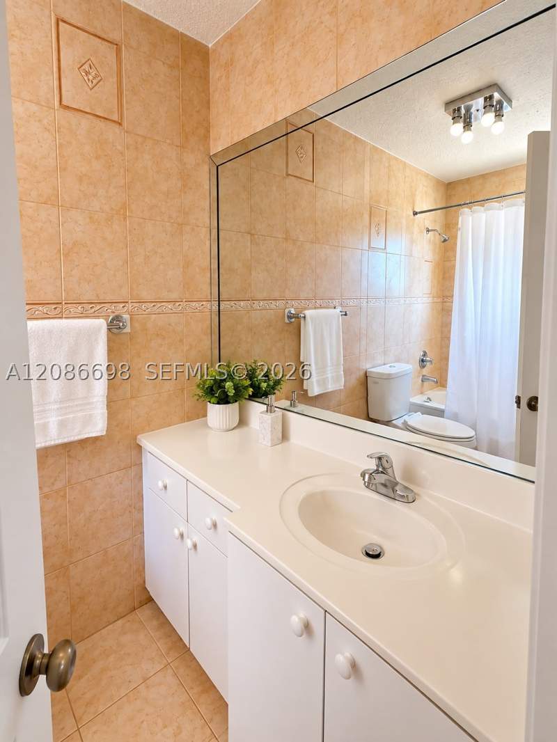 3 bedroom SingleFamilyResidence at 8010 NW 186th Ter, Saminik Sub, Hialeah — photo 3