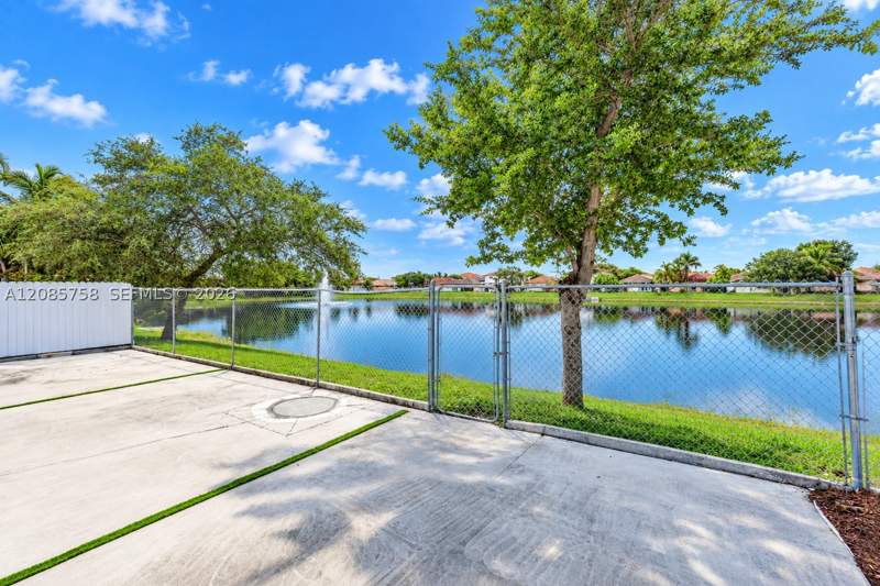 4 bedroom SingleFamilyResidence at 15351 SW 36th St, Caribe Lakes Phase I, Miami — photo 5