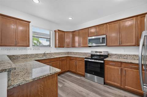 8897 NW 103rd Ave, Doral FL - photo 13 of 36