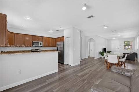 8897 NW 103rd Ave, Doral FL - photo 16 of 36