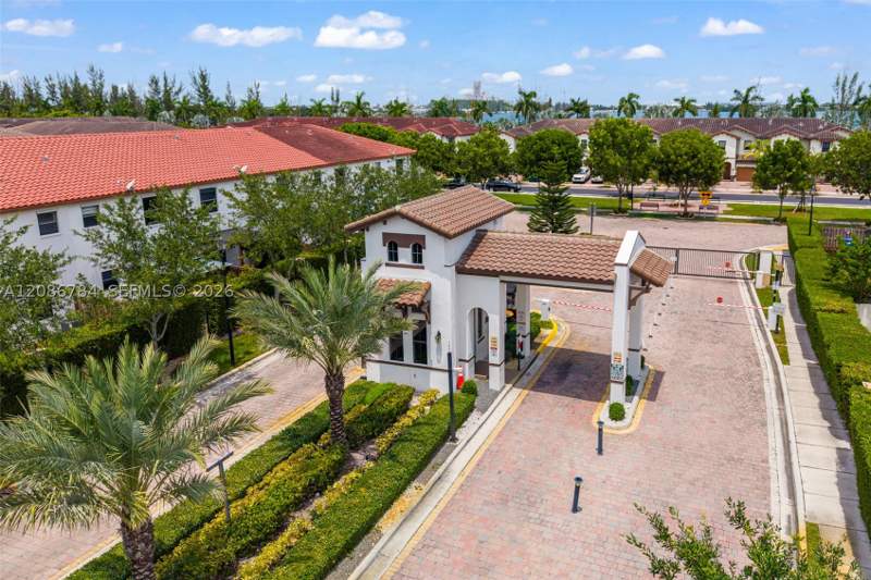 4 bedroom Townhouse at 8897 NW 103rd Ave, Grand Bay North, Doral — photo 2
