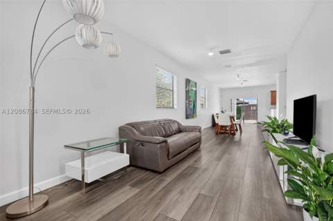 8897 NW 103rd Ave, Doral FL - photo 6 of 36