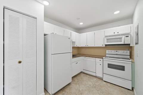 17051 NE 35th Avenue 307, North Miami Beach FL - photo 16 of 32