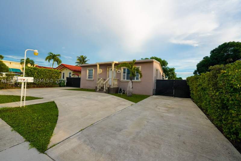 2 bedroom SingleFamilyResidence at 358 E 45th St, Flamingo Estates, Hialeah — photo 3