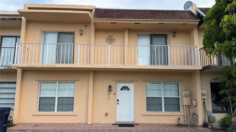 3 bedroom Townhouse at 11249 SW 33rd Cir Pl, Karlan Townhouses Sub, Miami — photo 2