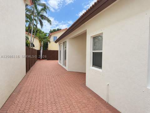 11270 NW 53rd Ln, Doral FL - photo 6 of 32