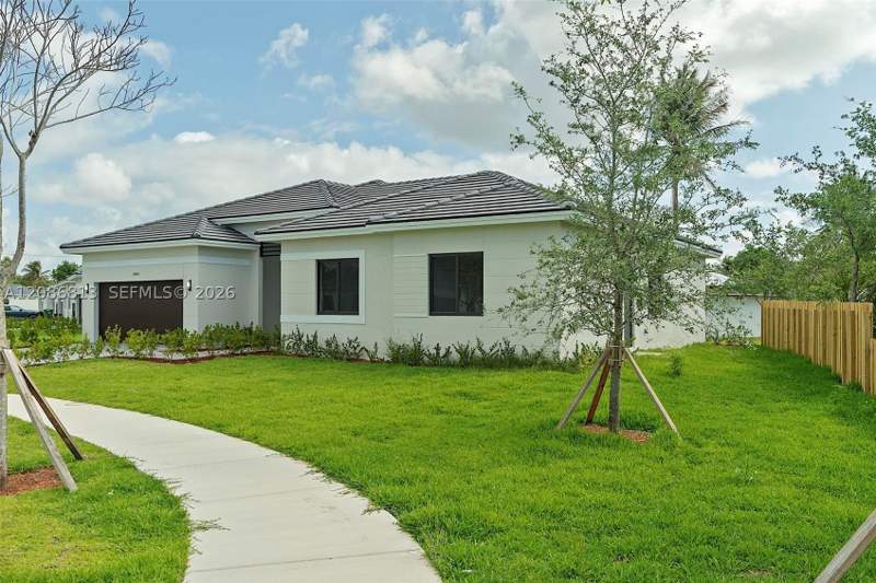 5 bedroom SingleFamilyResidence at 20943 SW 96th Ct, Century At Cutler Bay, Cutler Bay — photo 2