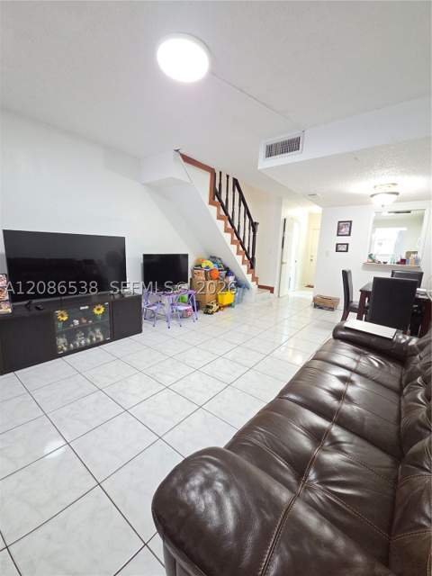 1784 W 56th Ter 401, Hialeah FL - photo 9 of 35