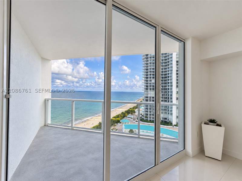 1 bedroom Condominium at 16699 Collins Ave 1610, La Perla Condo, Sunny Isles Beach — photo 5