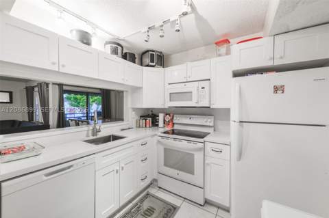 20220 NE 3rd Ct 2, Miami FL - photo 10 of 25