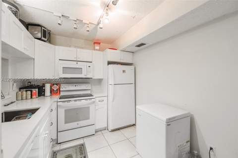 20220 NE 3rd Ct 2, Miami FL - photo 9 of 25