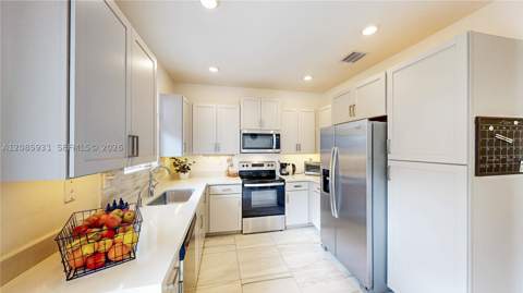 1040 SE 24th Ave, Homestead FL - photo 15 of 81