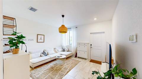 1040 SE 24th Ave, Homestead FL - photo 7 of 81