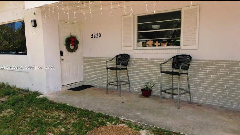 3 bedroom SingleFamilyResidence at 5220 SW 57th St, Silver Lake, Davie — photo 4