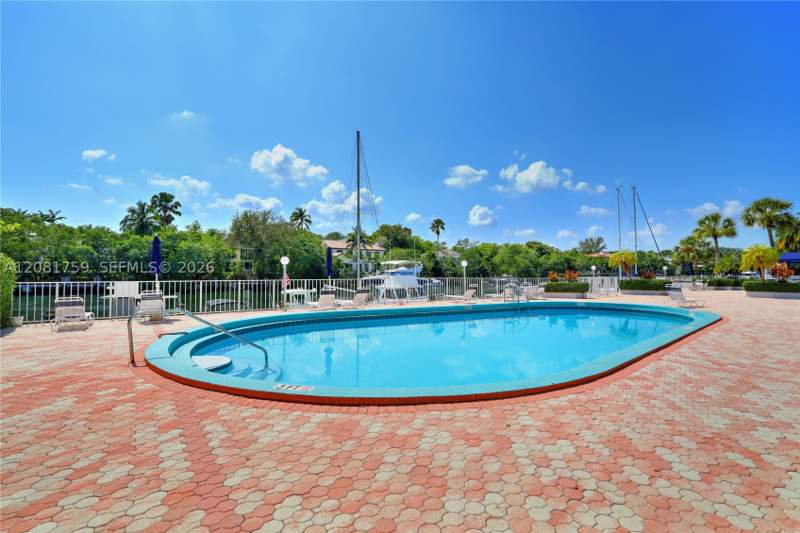 1 bedroom Condominium at 100 Edgewater Dr 305, Waters Edge Of Coral Gabl, Coral Gables — photo 2