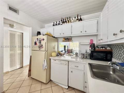 100 Edgewater Dr 305, Coral Gables FL - photo 7 of 25